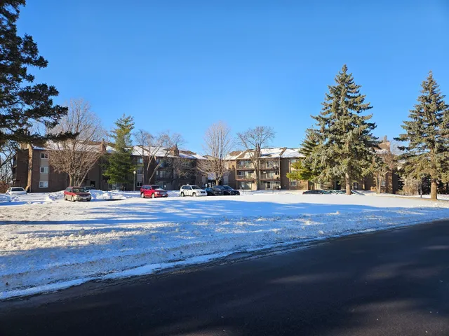 $179,900 | 3425 Golfview Drive, Unit 112, Eagan, MN 55123