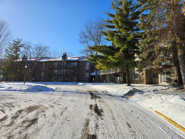 $179,900 | 3425 Golfview Drive, Unit 112, Eagan, MN 55123