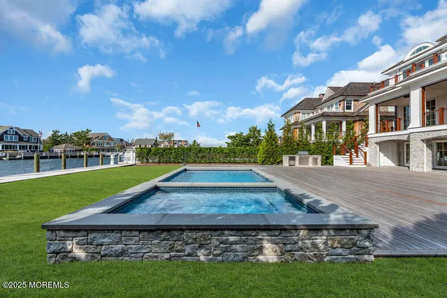 $18,750,000 | 940 Barnegat Lane, Mantoloking, NJ 08738