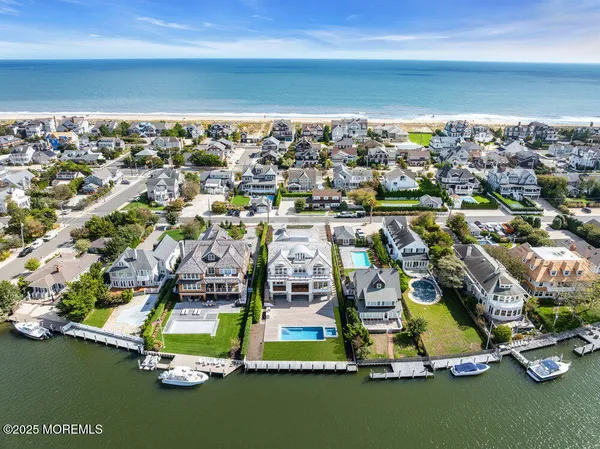 $16,500,000 | 940 Barnegat Lane, Mantoloking, NJ 08738