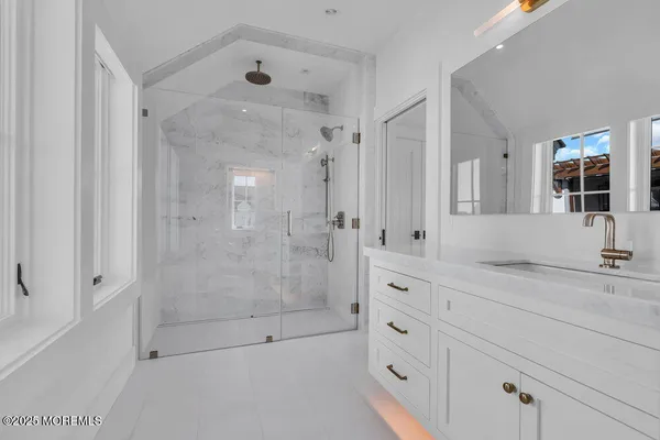 $16,500,000 | 940 Barnegat Lane, Mantoloking, NJ 08738