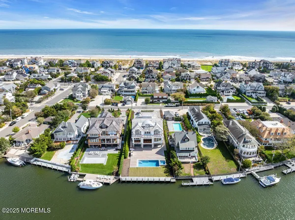 $16,500,000 | 940 Barnegat Lane, Mantoloking, NJ 08738