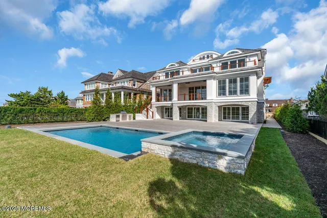 $18,750,000 | 940 Barnegat Lane, Mantoloking, NJ 08738