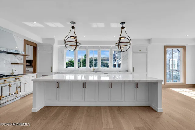 $18,750,000 | 940 Barnegat Lane, Mantoloking, NJ 08738