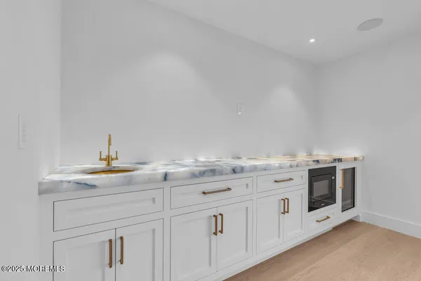 $16,500,000 | 940 Barnegat Lane, Mantoloking, NJ 08738