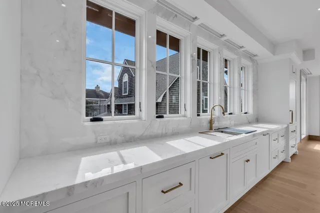 $18,750,000 | 940 Barnegat Lane, Mantoloking, NJ 08738