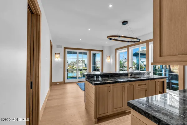 $16,500,000 | 940 Barnegat Lane, Mantoloking, NJ 08738