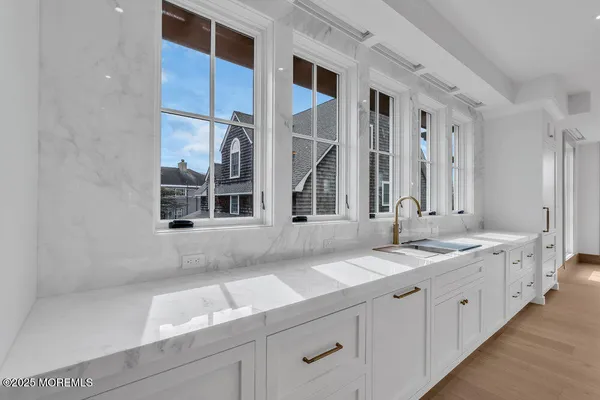 $16,500,000 | 940 Barnegat Lane, Mantoloking, NJ 08738