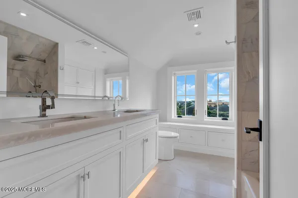 $16,500,000 | 940 Barnegat Lane, Mantoloking, NJ 08738