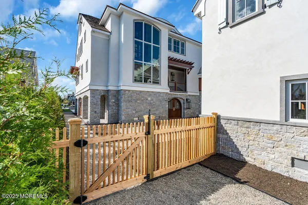 $16,500,000 | 940 Barnegat Lane, Mantoloking, NJ 08738