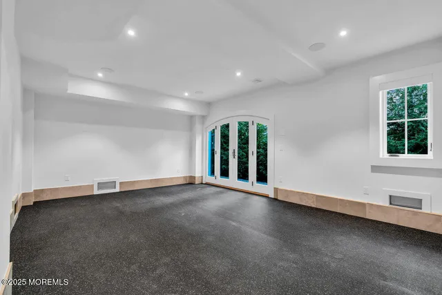 $18,750,000 | 940 Barnegat Lane, Mantoloking, NJ 08738