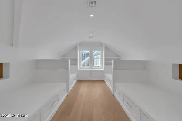 $16,500,000 | 940 Barnegat Lane, Mantoloking, NJ 08738