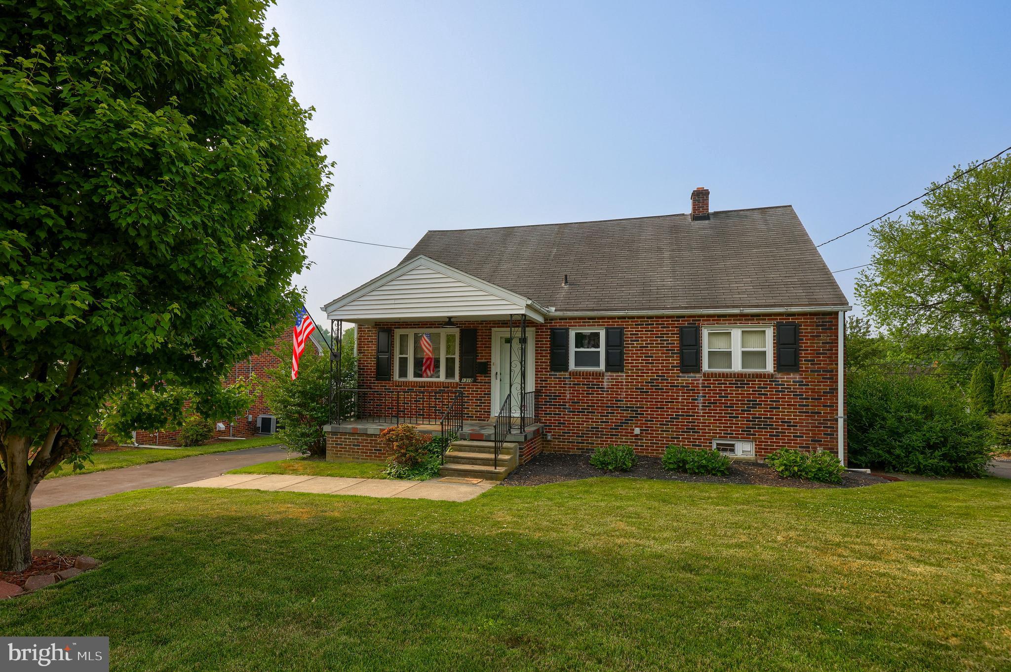 1310 Maple Avenue Lancaster, PA 17603 - Photo 3 of 43