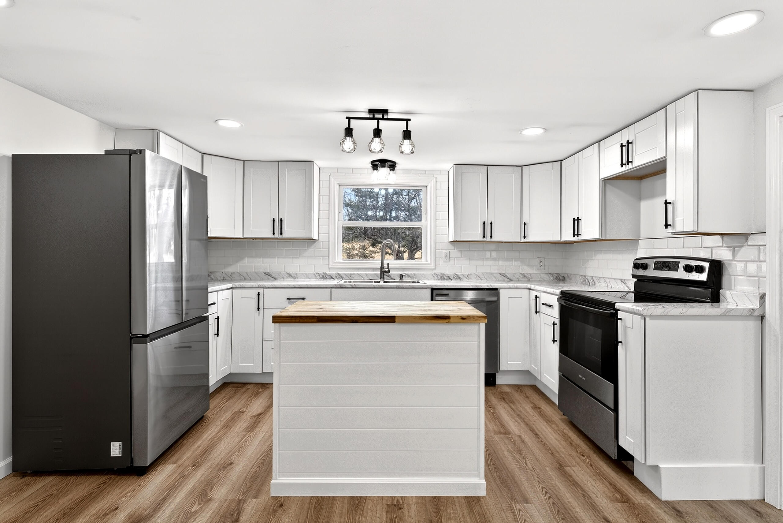 548 N Road Mount Vernon, ME 04352 - Photo 4 of 34 007_DSC08467