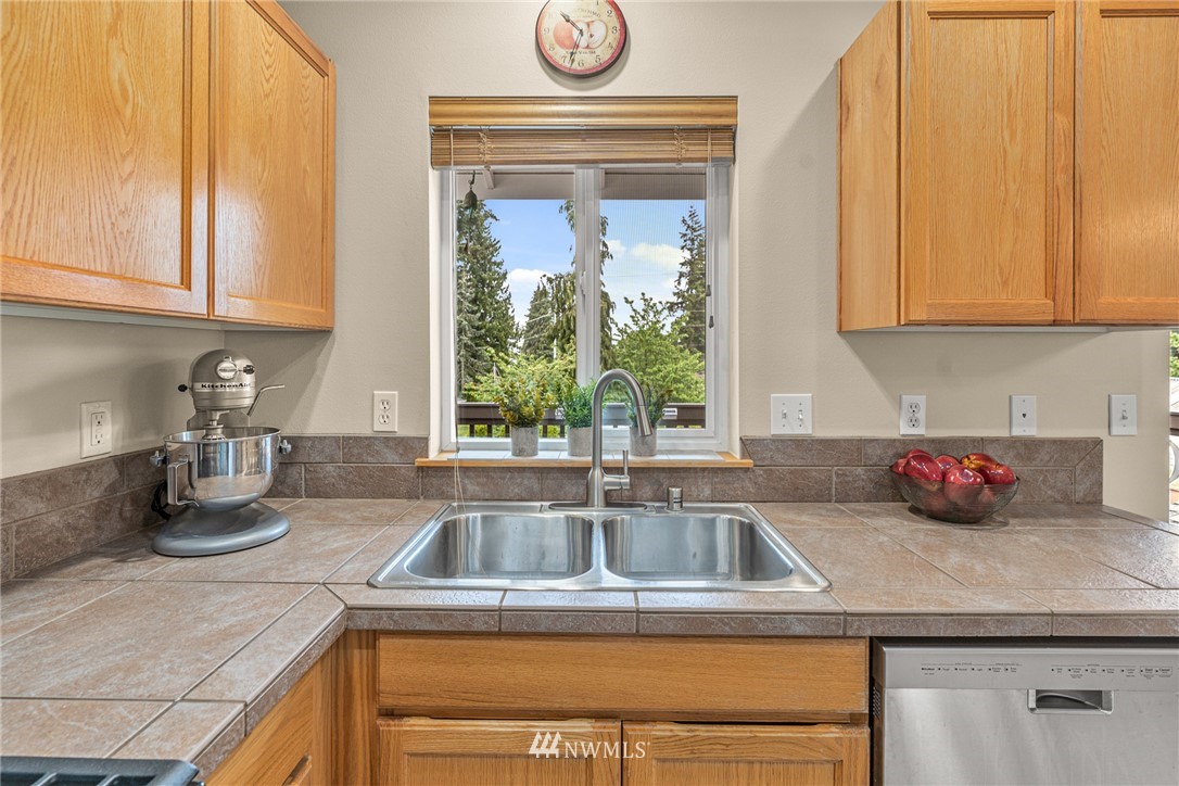 5419 Rockefeller Avenue Everett, WA 98203 - Photo 11 of 40