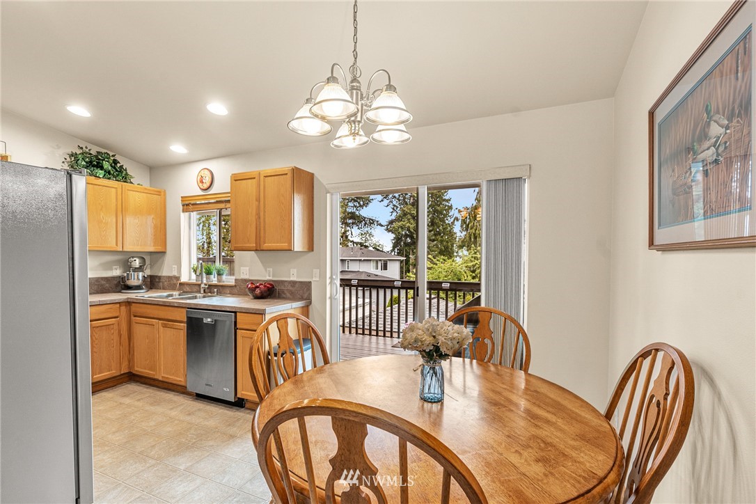 5419 Rockefeller Avenue Everett, WA 98203 - Photo 9 of 40
