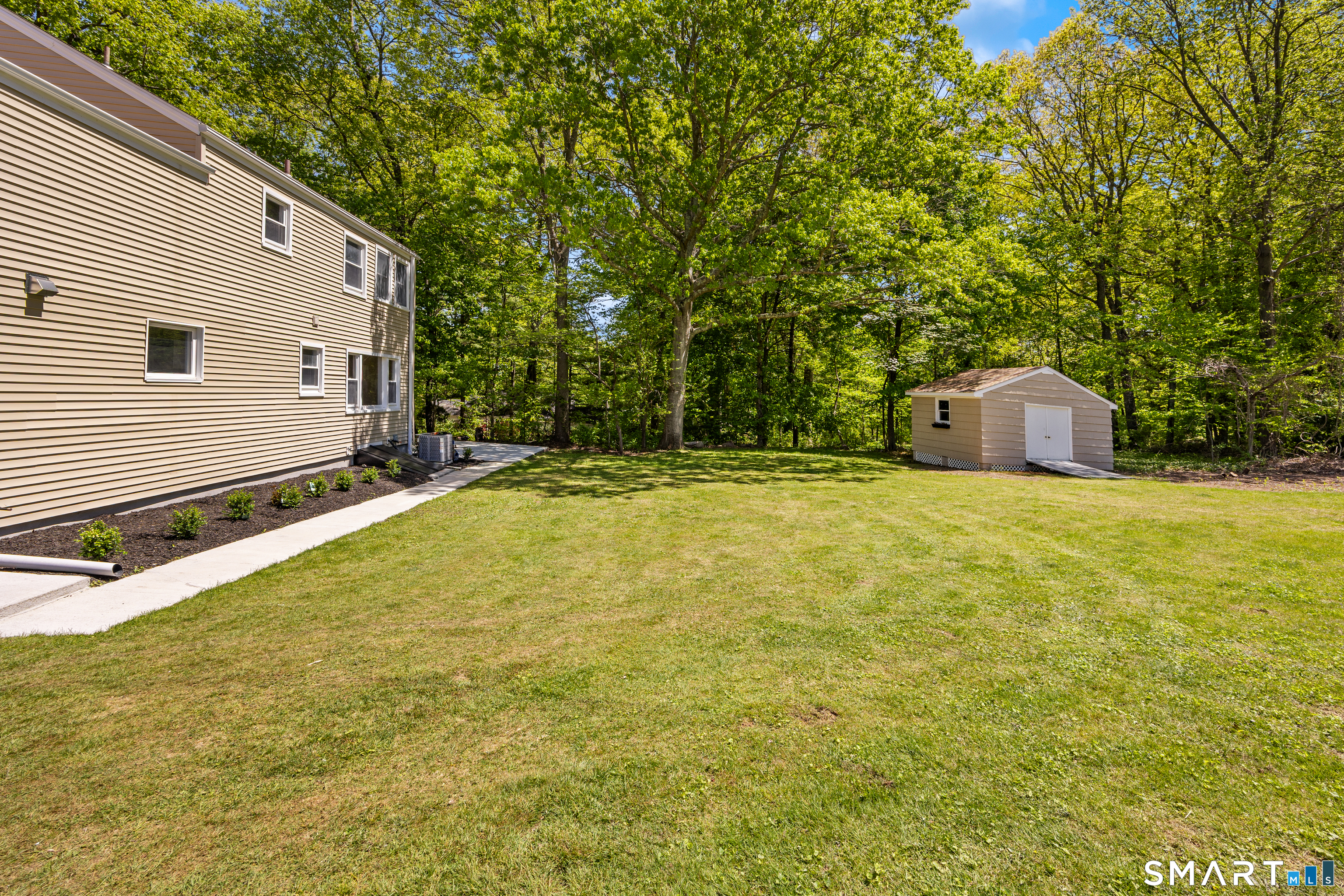 1044 Dunbar Hill Road Hamden, CT 06514 - Photo 31 of 36
