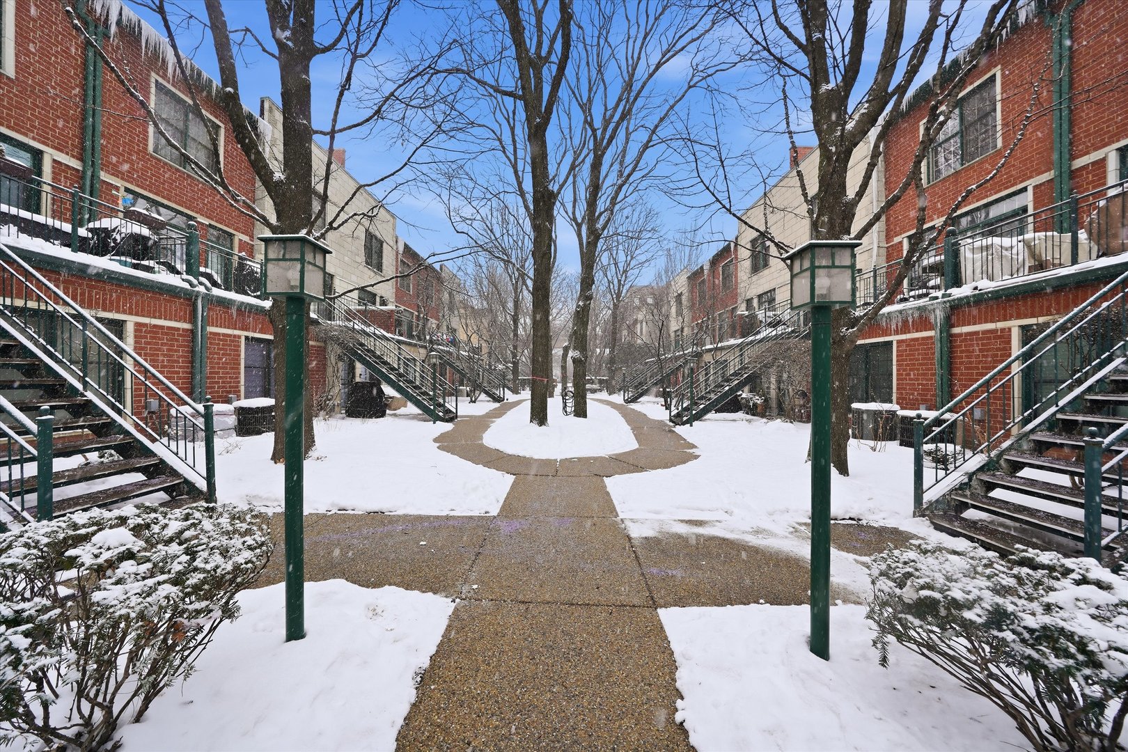 1812 South State Street, Unit 27 Chicago, IL 60616 - Photo 2 of 20