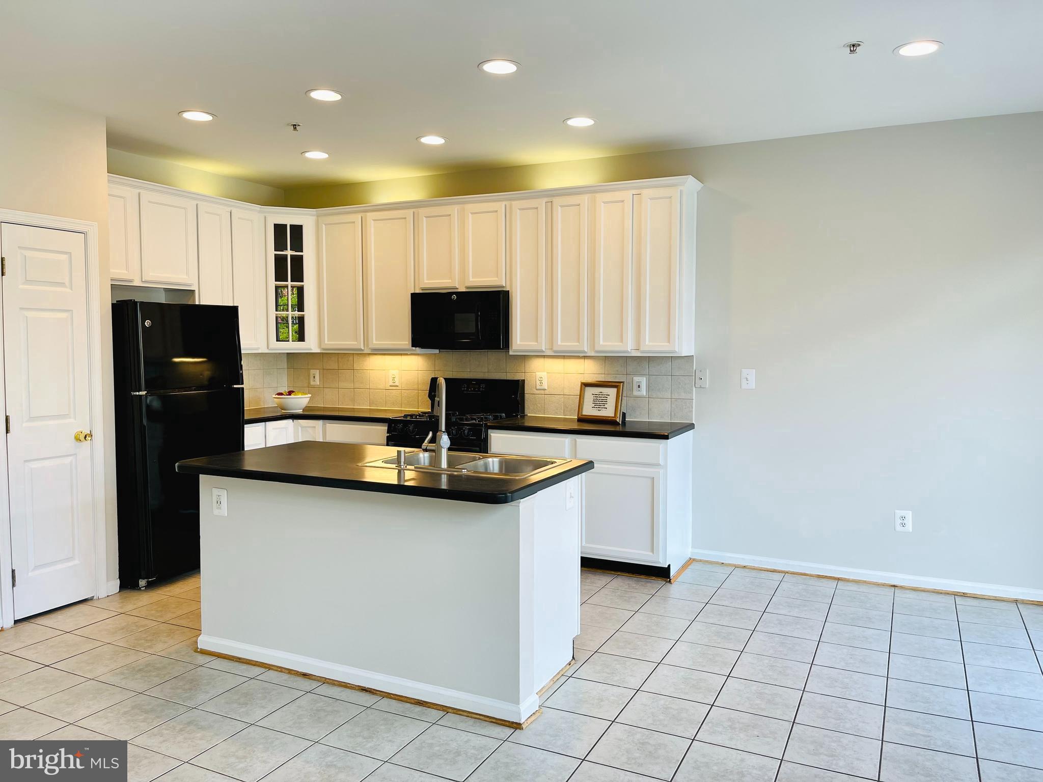 709 Gaither Road Rockville, MD 20850 - Photo 14 of 51 Table space kitchen