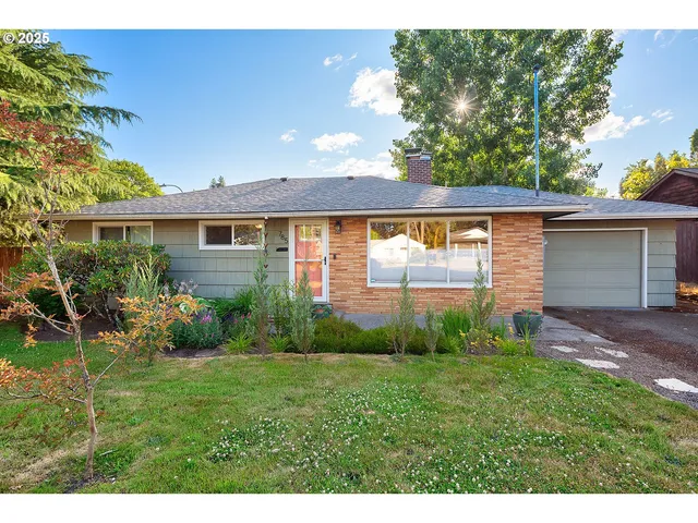 $449,000 | 785 Southeast 21st Avenue, Hillsboro, OR 97123