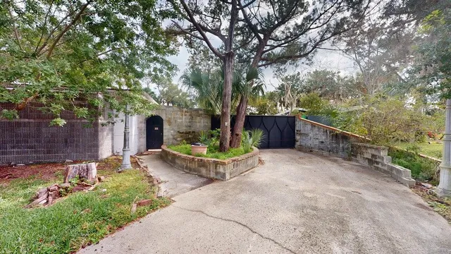 a view of a chair and table in the backyard