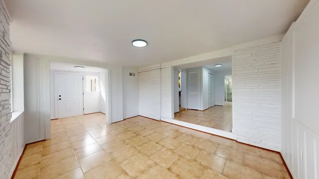 a view of a big room with closet and windows