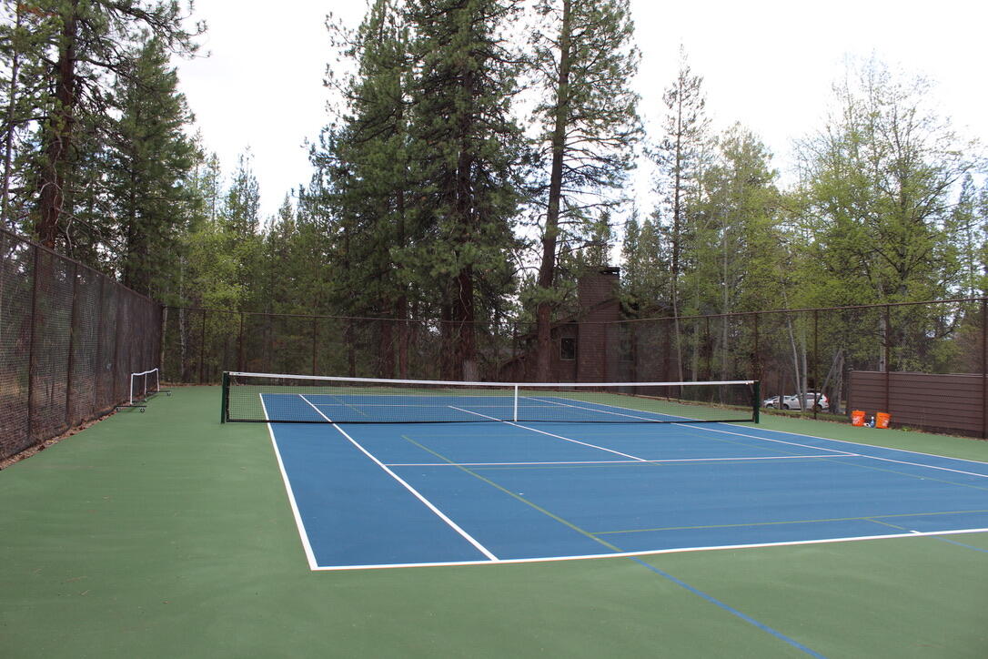 57307 Beaver Ridge Loop, Unit 7A Sunriver, OR 97707 - Photo 26 of 28 27-Ridge-tennis