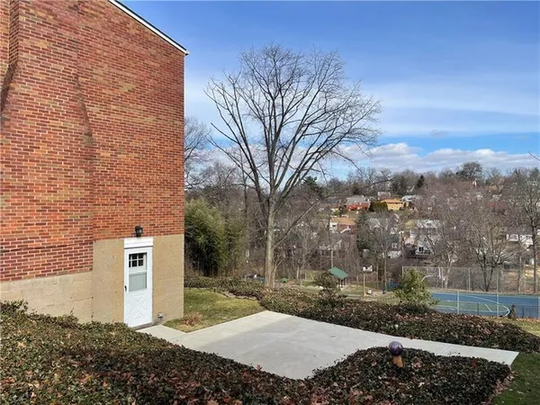 $2,300 | 330 Long Drive, Pittsburgh, PA 15241