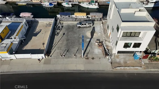 a view of a fireplace with sitting area