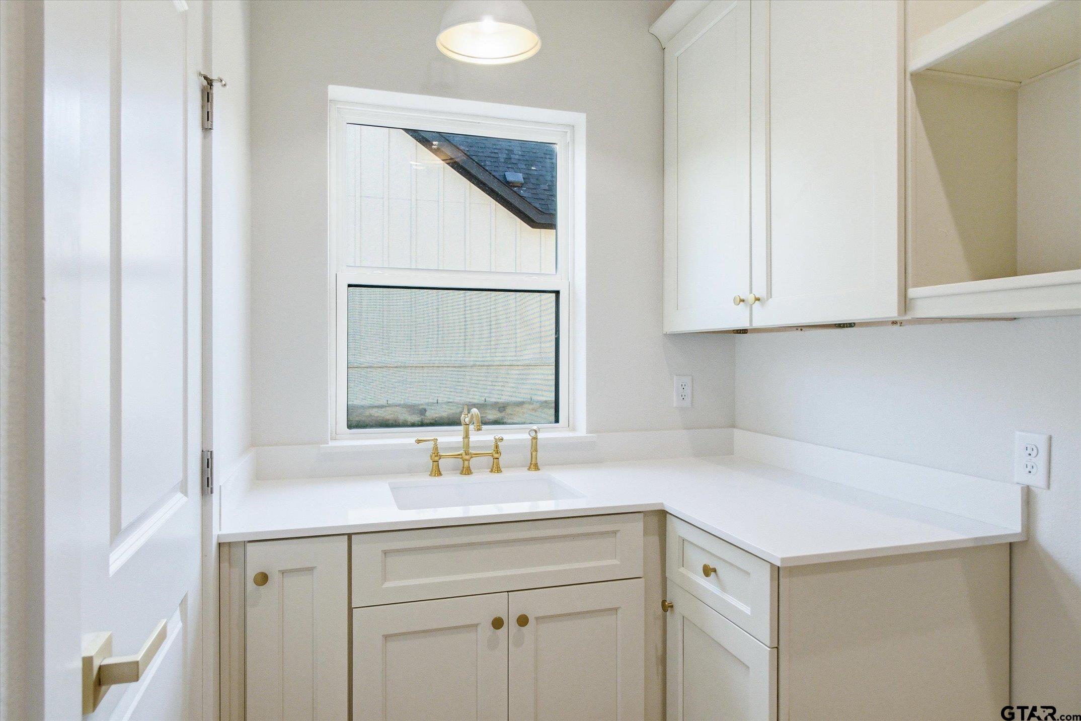 340 Dalton Road Canton, TX 75103 - Photo 15 of 31 a bathroom with a sink and a mirror