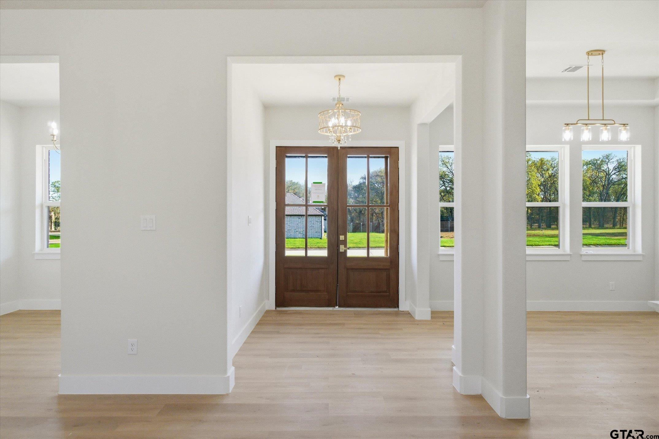 340 Dalton Road Canton, TX 75103 - Photo 4 of 31 a view of livingroom with windows