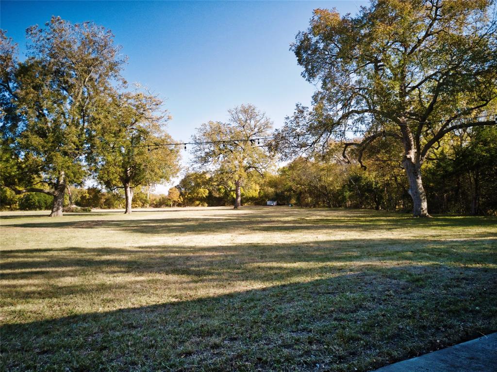 956 County Road 4231 Bonham, TX 75418 - Photo 16 of 25 a view of an ocean with a big yard