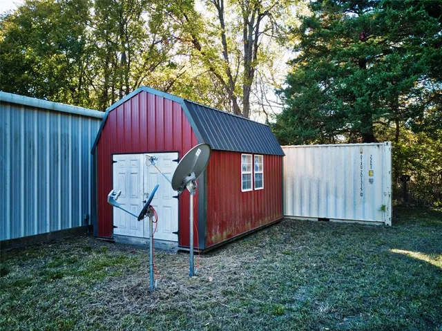 $858,100 | 956 County Road 4231, Bonham, TX 75418