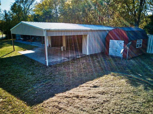 $858,100 | 956 County Road 4231, Bonham, TX 75418