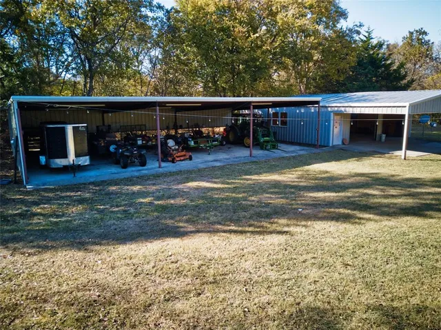 $858,100 | 956 County Road 4231, Bonham, TX 75418