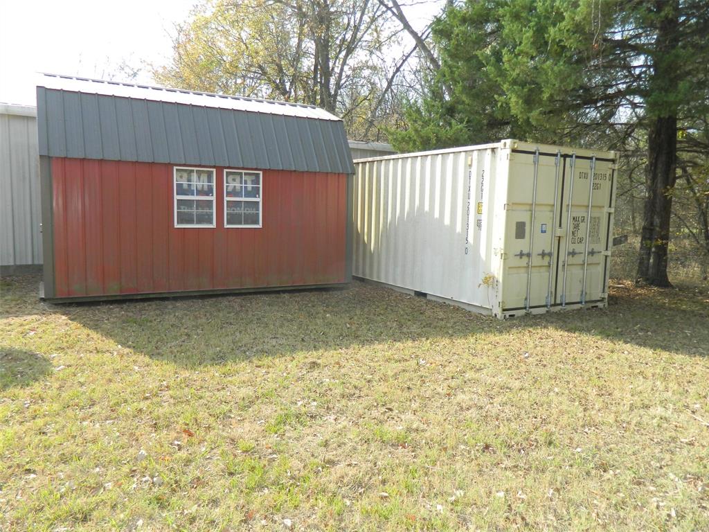 956 County Road 4231 Bonham, TX 75418 - Photo 10 of 25 a backyard of a house
