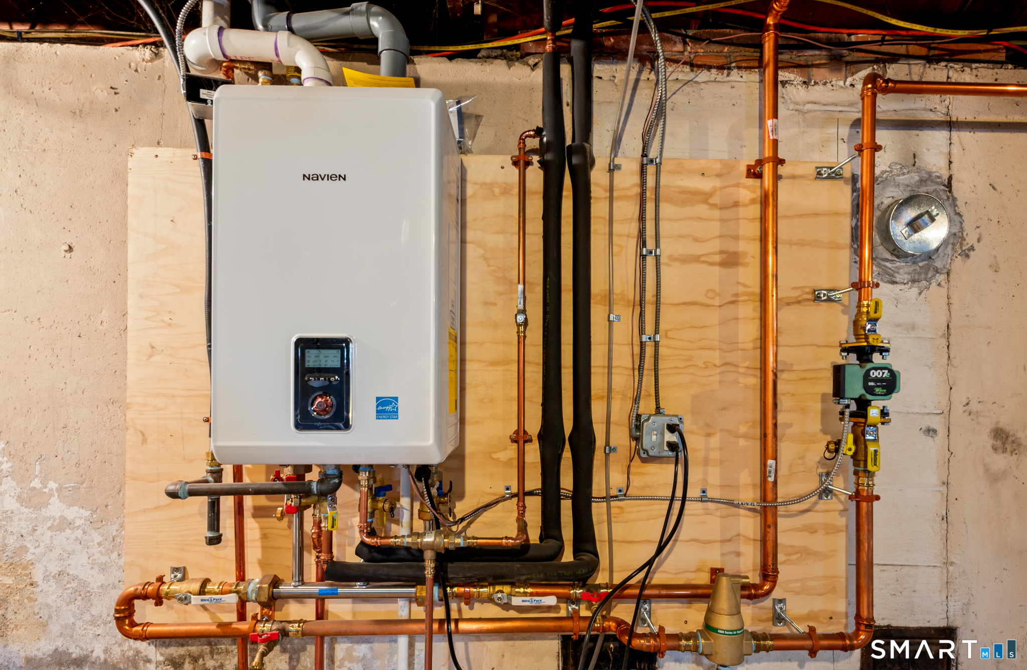 192 Wolcott Hill Road Wethersfield, CT 06109 - Photo 27 of 35 a bathroom with a shower