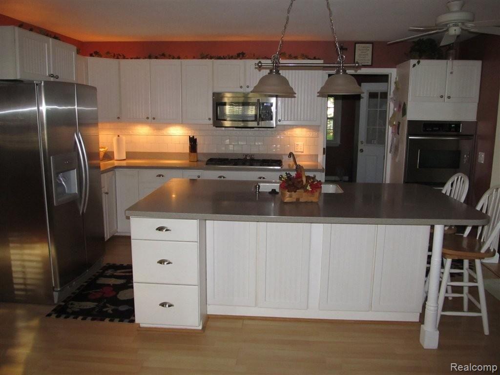 24145 Waltz Road New Boston, MI 48164 - Photo 2 of 37 IMG_2736.JPG