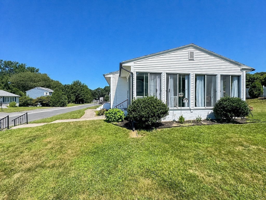 8 Francella Road Methuen, MA 01844 - Photo 4 of 42