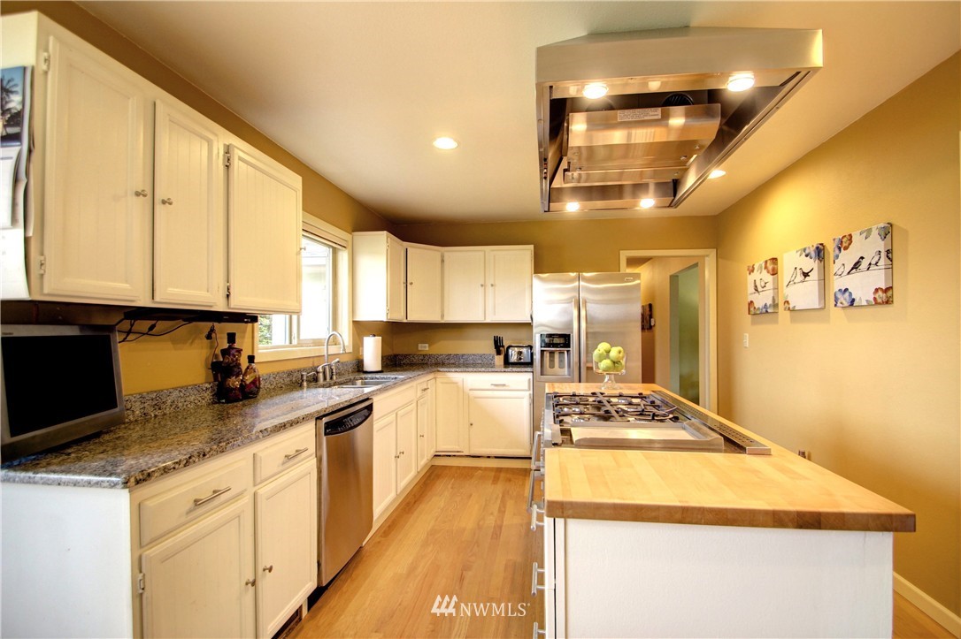 9598 Avon Allen Road Bow, WA 98232 - Photo 3 of 21 Gallery Image 3