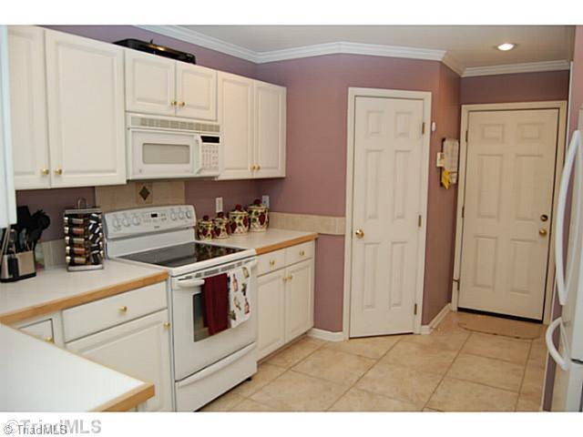 4312 Riverside Drive Clemmons, NC 27012 - Photo 14 of 16 Kitchen. Large kitchen with pantry