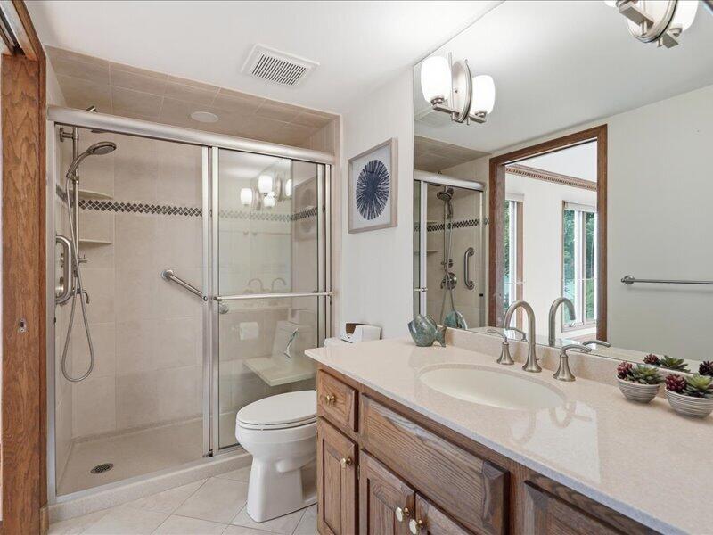700 Waters Edge Road, Unit 23 Caledonia, WI 53402 - Photo 17 of 60 Main Walk-in Shower & Bath