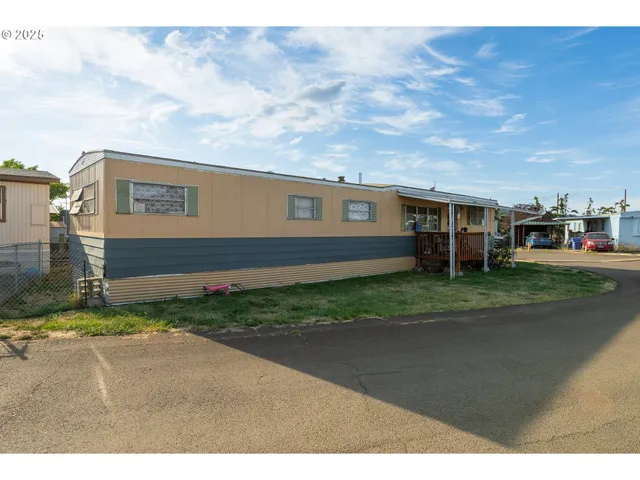 a view of a house with a backyard