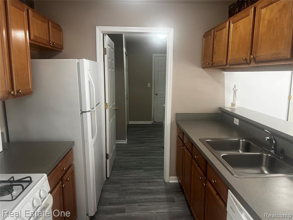 20656 Dunham Road Clinton Township, MI 48038 - Photo 11 of 36