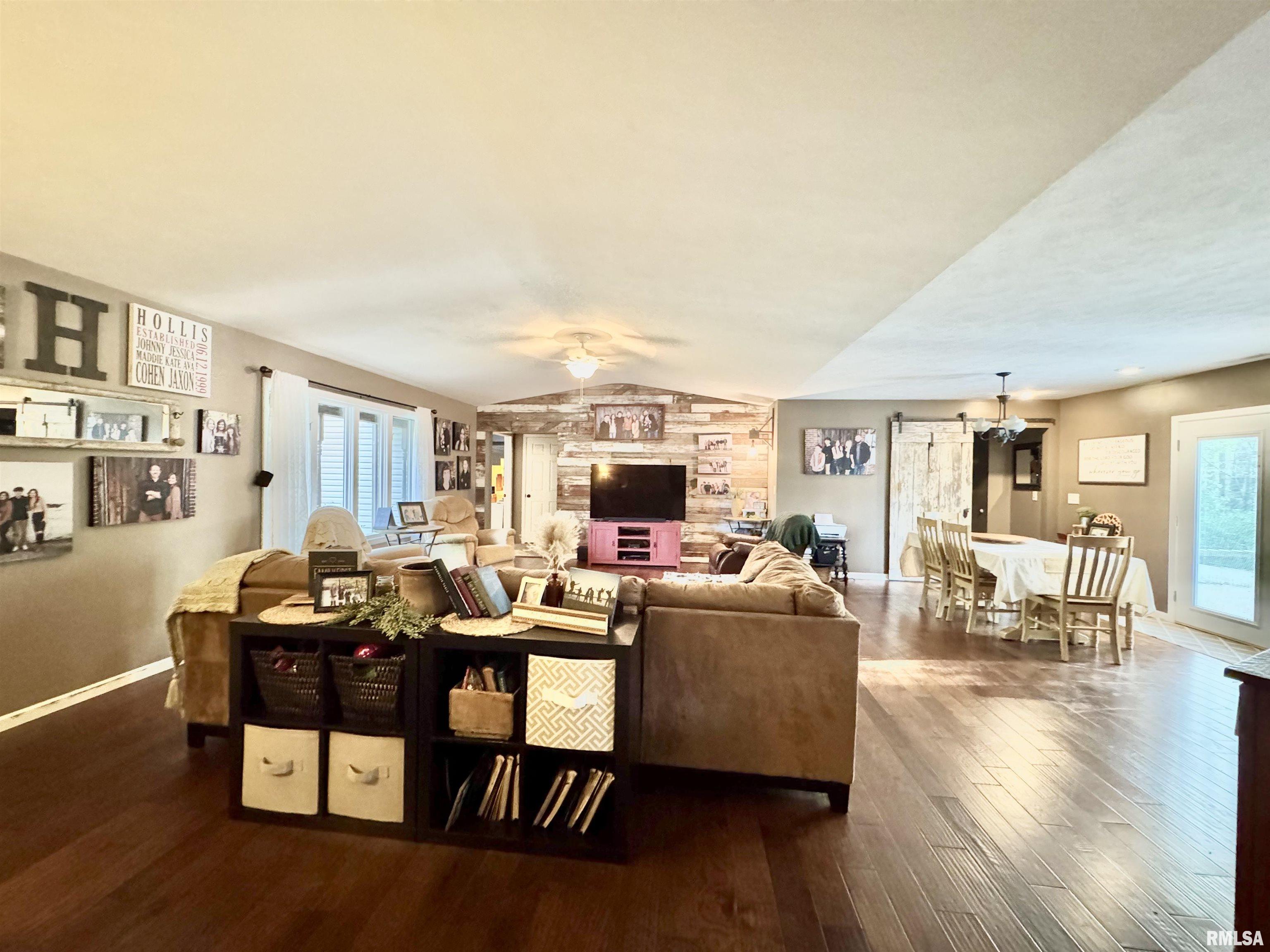 15013 Circle M Road Sesser, IL 62884 - Photo 5 of 34