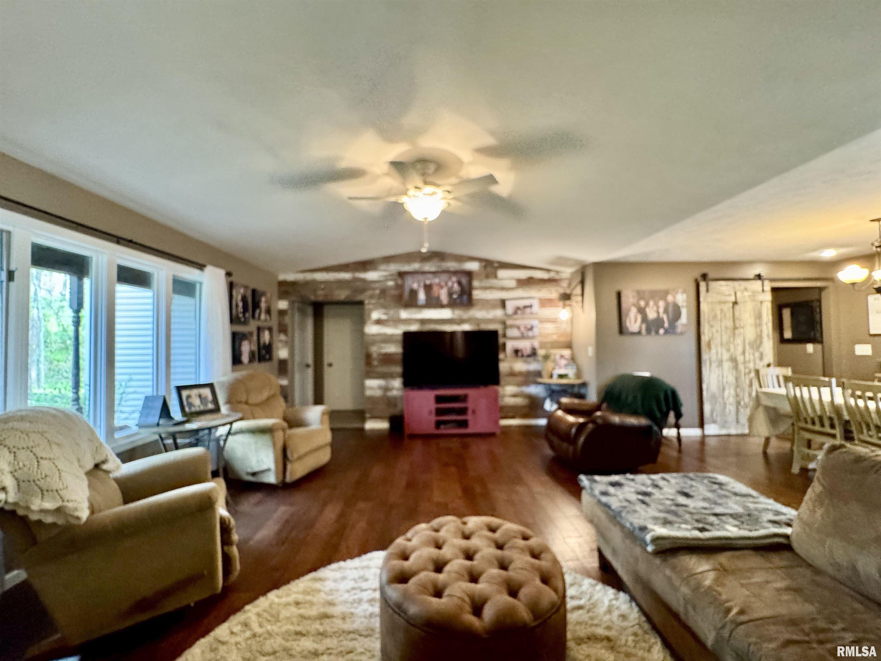 15013 Circle M Road Sesser, IL 62884 - Photo 8 of 34