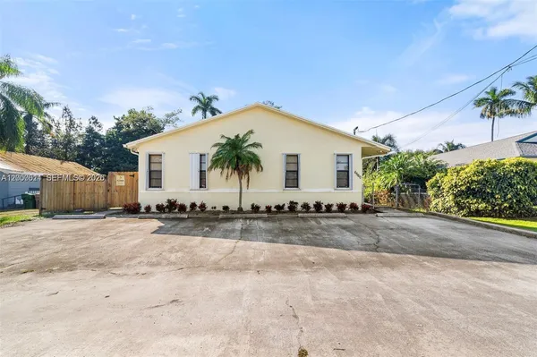 $3,000 | 6560 Southwest 49th Street, Unit 1, Davie, FL 33314