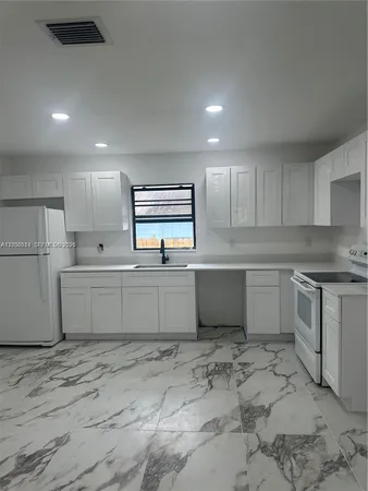 $3,000 | 6560 Southwest 49th Street, Unit 1, Davie, FL 33314