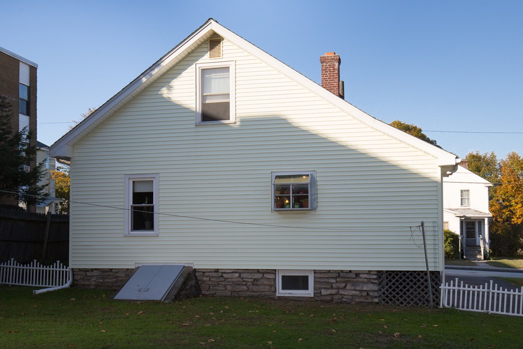 21 Ekman Street Worcester, MA 01607 - Photo 4 of 28 Gallery Image 4