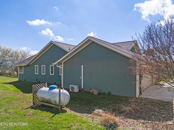 $839,900 | 2020 Ranch Road, Dandridge, TN 37725
